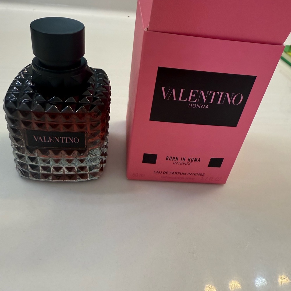 Valentino Donna Black and Pink Perfume